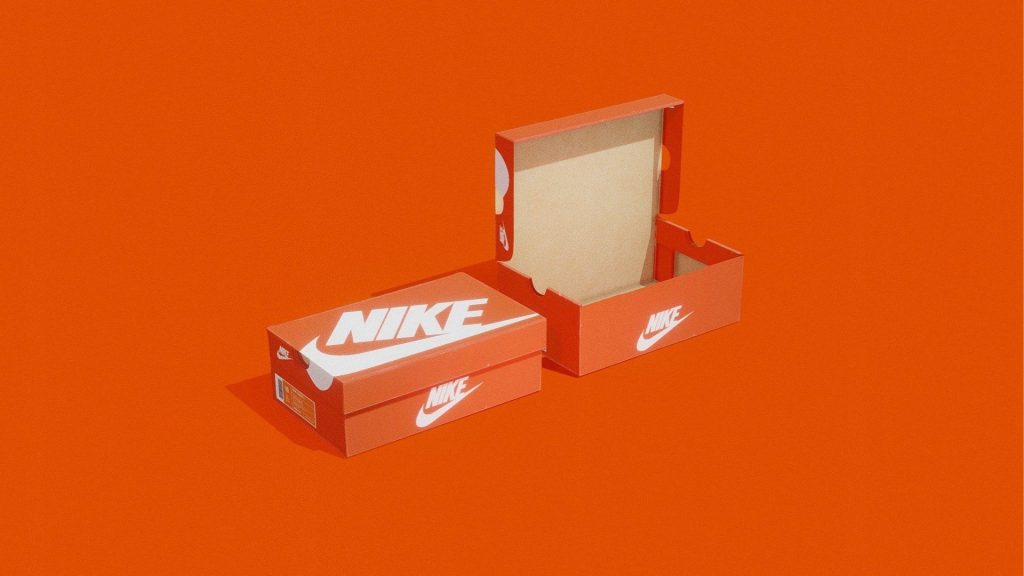 Упаковщик одежды и обуви Nike